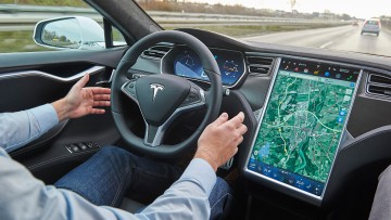 Tesla-Autopilot-Model-S