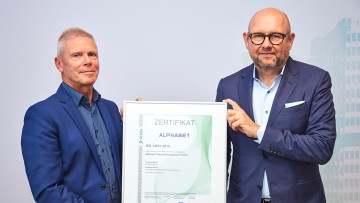 Frank Barenscheer, Head of Sales, DEKRA und Uwe Hildinger, CEO, Alphabet Deutschland