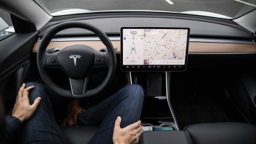 Tesla-Autopilot-TV