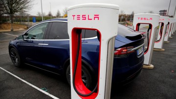 Tesla; Ladestation