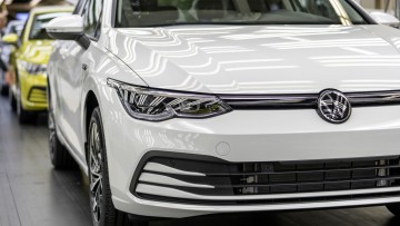 VW Golf 8; VW-Logo; Volkswagen-Logo
