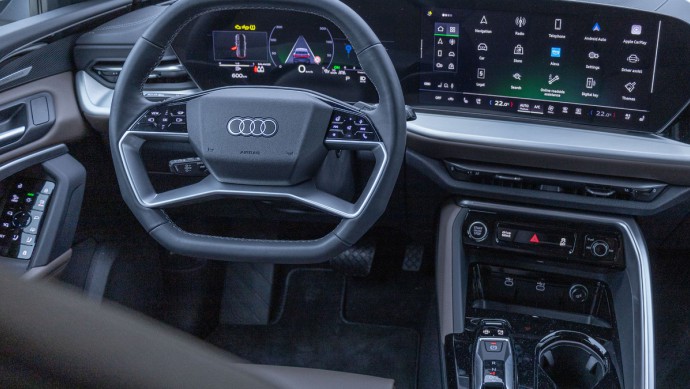 Cockpit Gesamtansicht des neuen Audi Q5 Sportback aus dem Jahr 2025